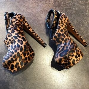 Alaia Ankle animal fur 6 inch booties